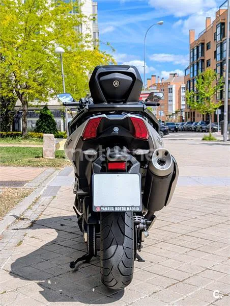 Yamaha TMAX – Vista 4
