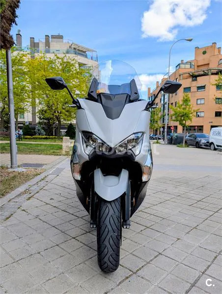 Yamaha TMAX – Vista 6