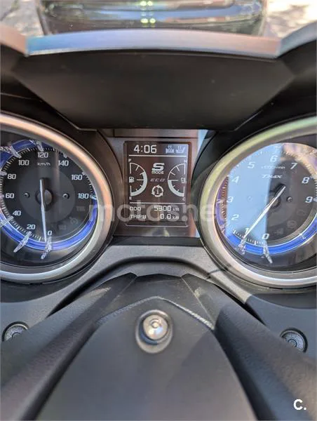 Yamaha TMAX – Vista 8