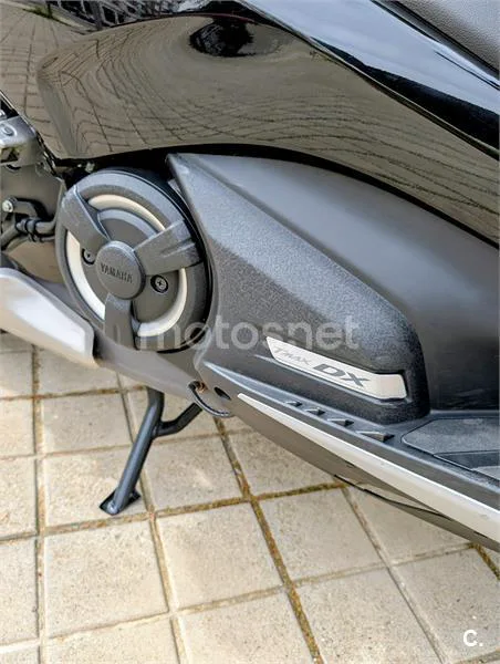 Yamaha TMAX – Vista 9