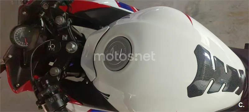 Honda CBR125R - Vista 3