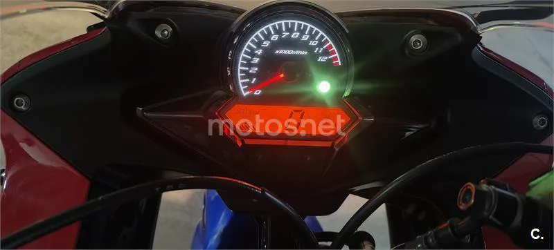 Honda CBR125R - Vista 6
