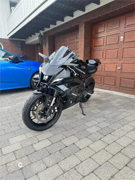 Yamaha R7 – Vista 2