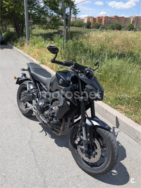 Yamaha MT-09 – Vista 2