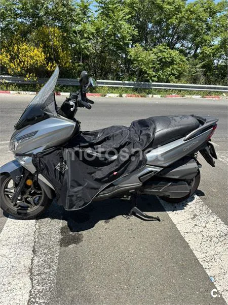 Kymco Grand Dink 300 – Vista 2