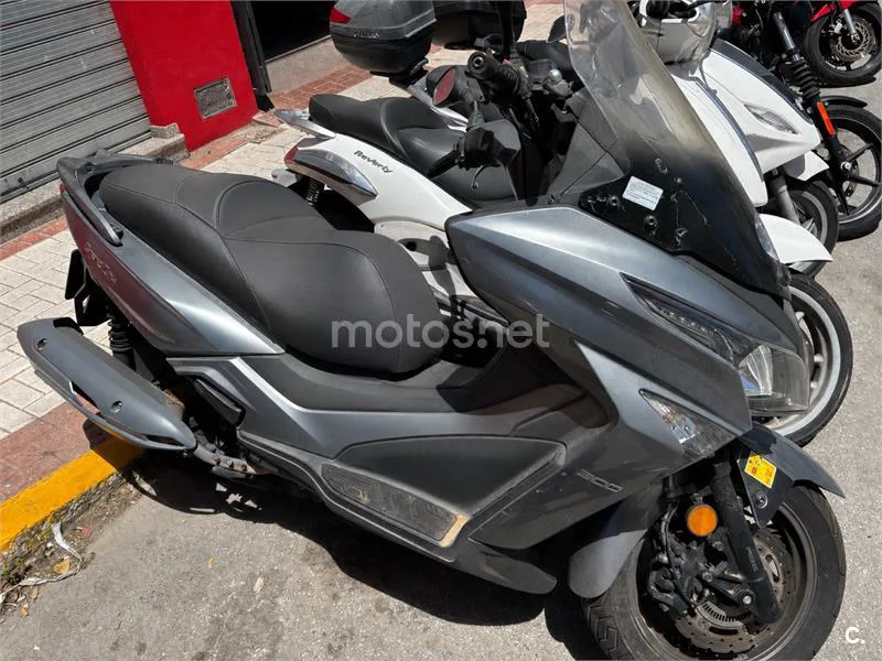 Kymco Grand Dink 300 – Vista 3
