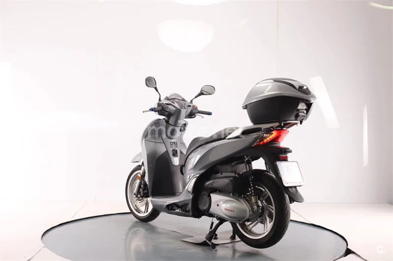 Honda SH 300i – Vista 3