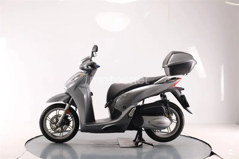 Honda SH 300i – Vista 4
