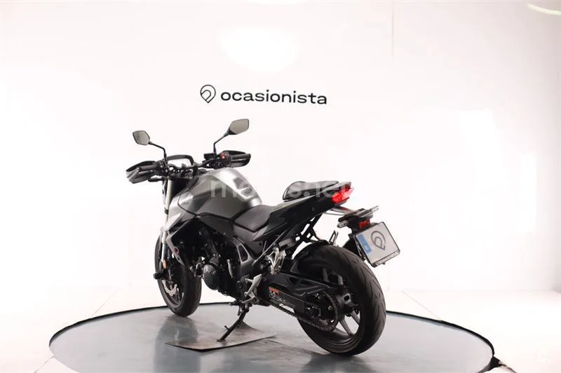 Honda CB 750 Hornet – Vista 3