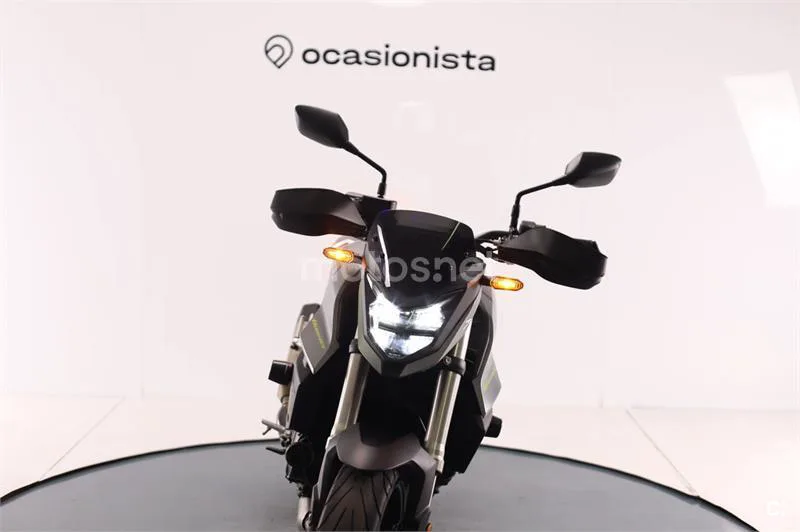 Honda CB 750 Hornet – Vista 8