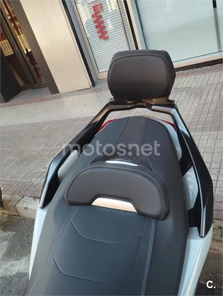 Yamaha XMAX 300 – Vista 4