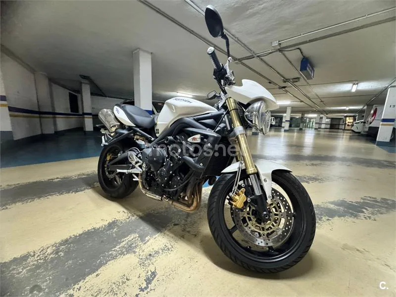 Triumph Street Triple – Vista 3