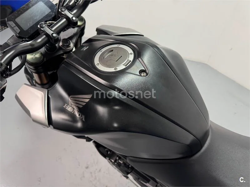 Honda CB 125 R – Vista 11