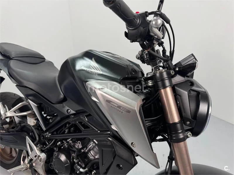 Honda CB 125 R – Vista 12