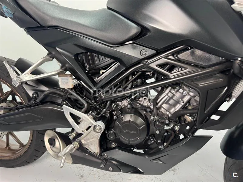 Honda CB 125 R – Vista 15