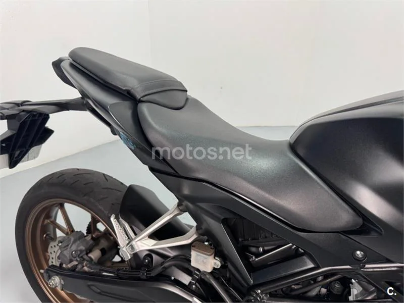 Honda CB 125 R – Vista 17