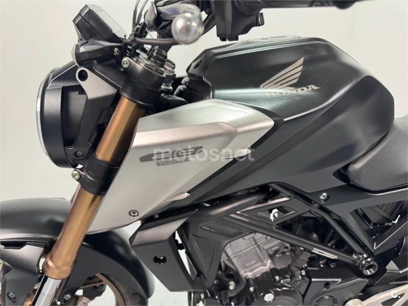 Honda CB 125 R – Vista 5