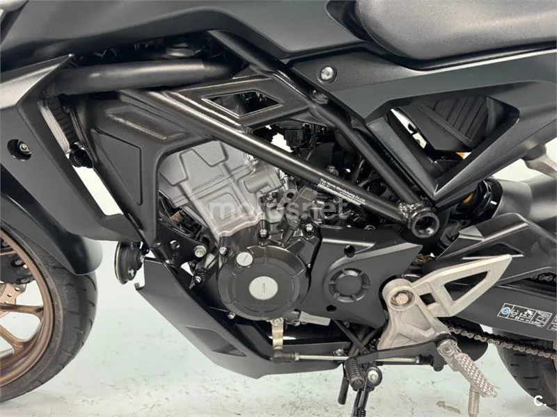 Honda CB 125 R – Vista 6