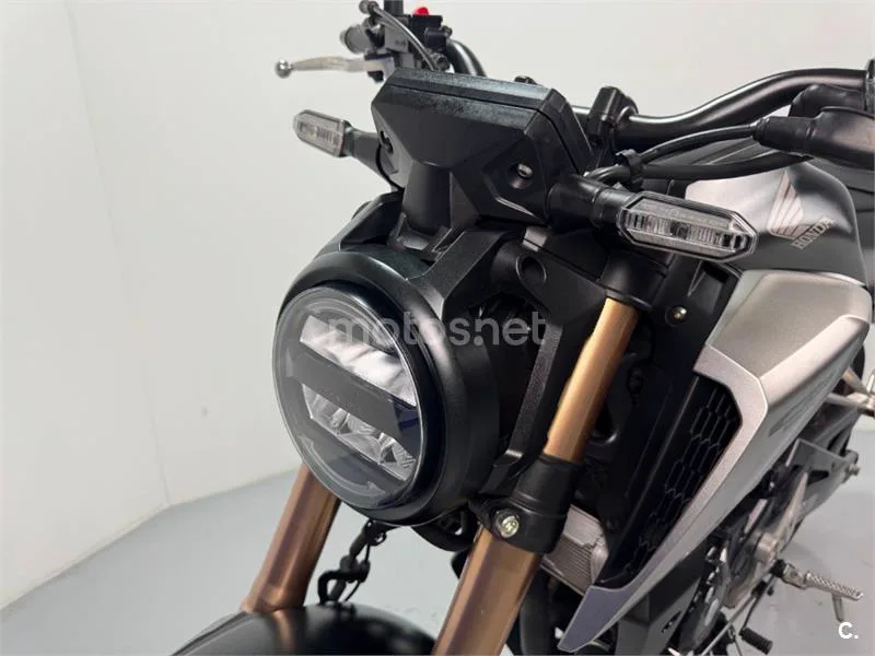 Honda CB 125 R – Vista 8