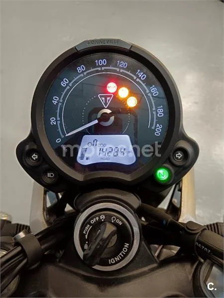 Triumph Speed Twin 900 – Vista 9