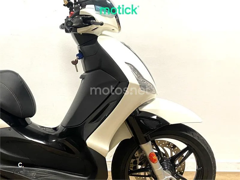 Piaggio Beverly – Vista 3