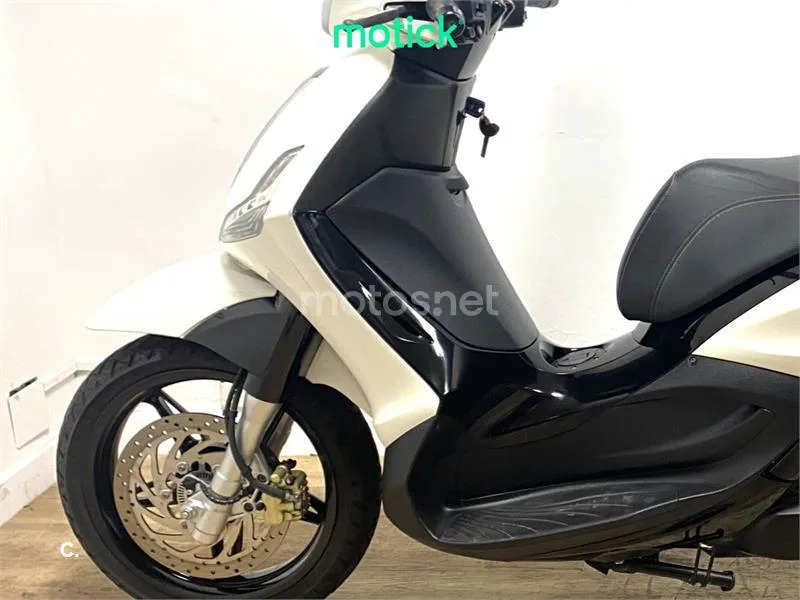 Piaggio Beverly – Vista 6
