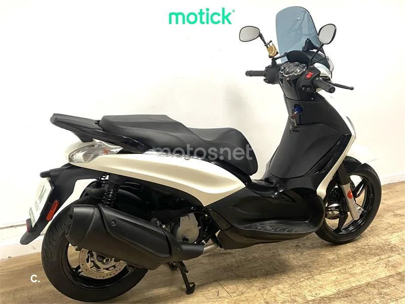 Piaggio Beverly – Vista 9