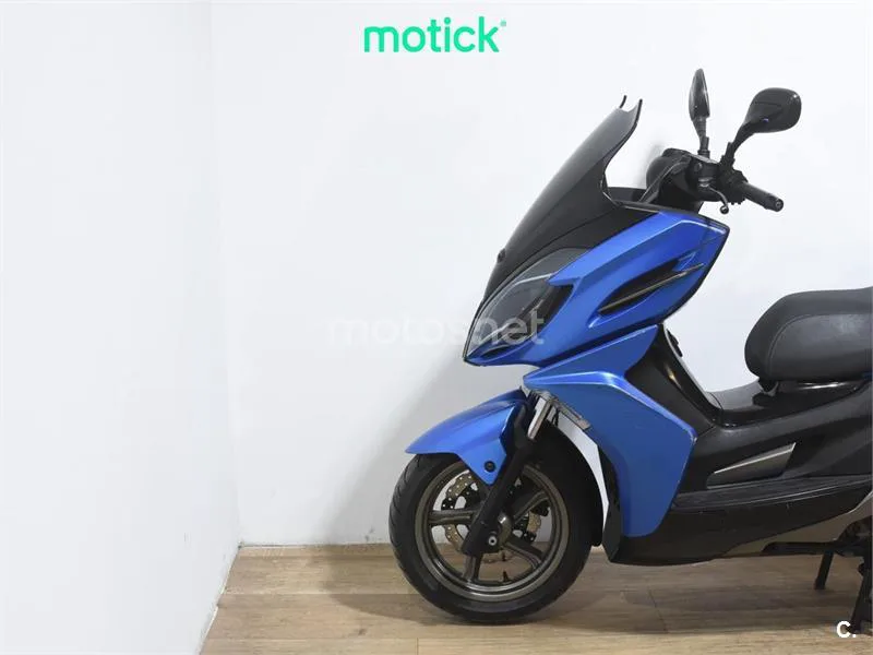 Kymco K-XCT 125i – Vista 8