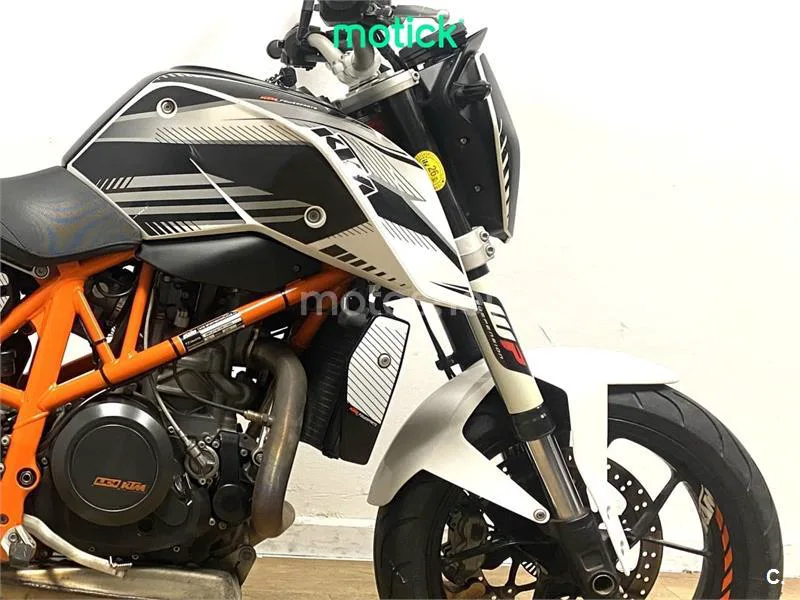 KTM 690 Duke – Vista 3