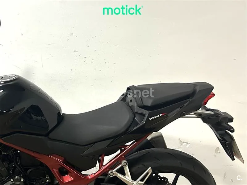 Honda CB 750 Hornet – Vista 8
