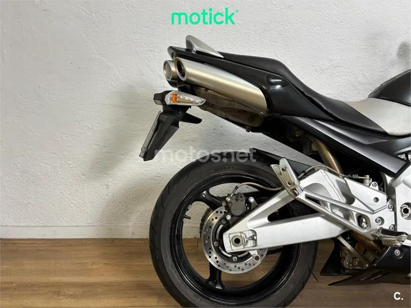 Suzuki GSR 600 – Vista 3