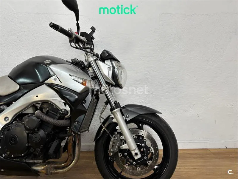 Suzuki GSR 600 – Vista 4