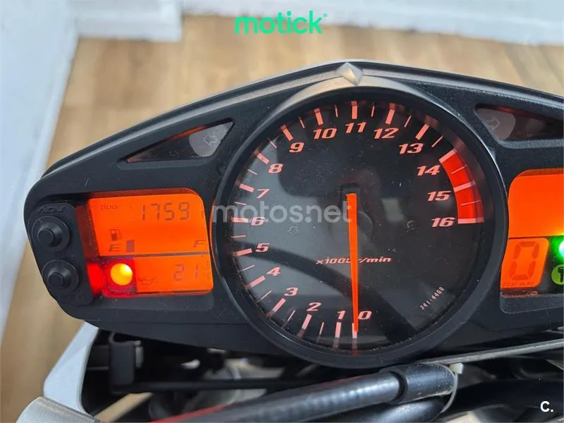 Suzuki GSR 600 – Vista 5