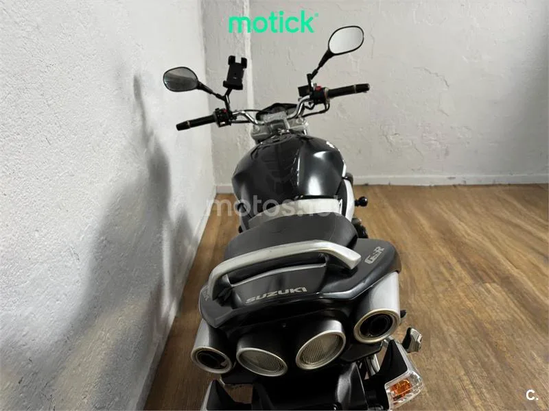 Suzuki GSR 600 – Vista 6
