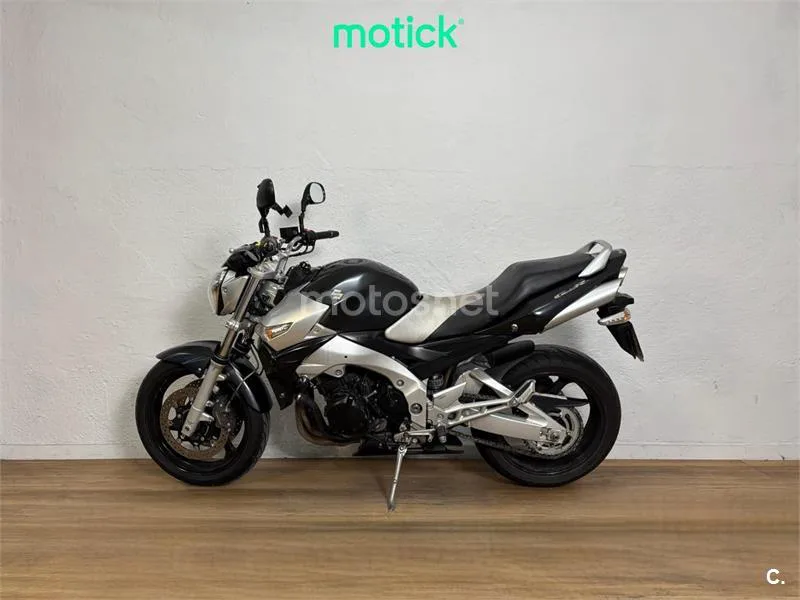 Suzuki GSR 600 – Vista 7