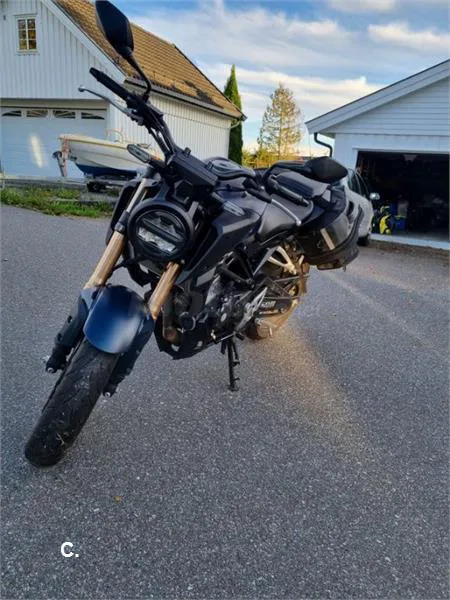 Honda CB 125 R – Vista 3