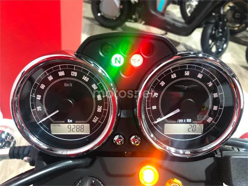 Moto Guzzi V7 II – Vista 8