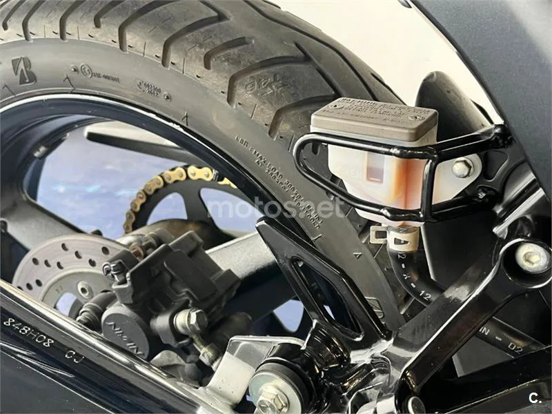Suzuki Inazuma 250 – Vista 15