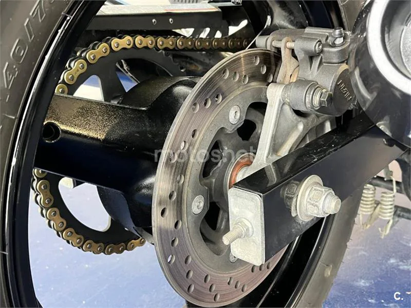 Suzuki Inazuma 250 – Vista 16