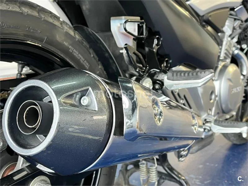 Suzuki Inazuma 250 – Vista 20