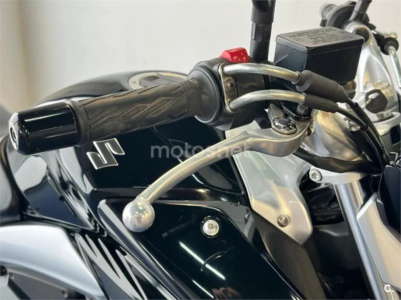 Suzuki Inazuma 250 – Vista 22