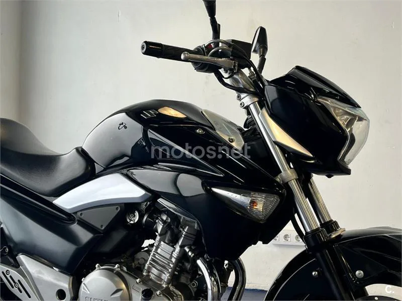 Suzuki Inazuma 250 – Vista 6