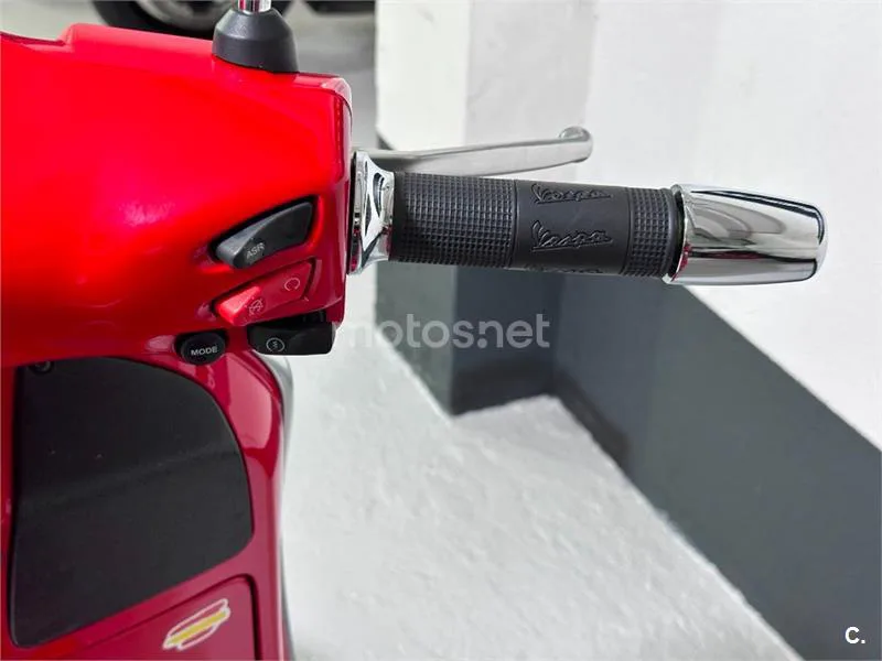 Vespa GTS 300 – Vista 12
