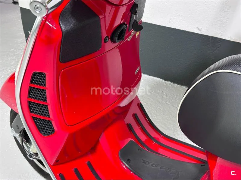 Vespa GTS 300 – Vista 21