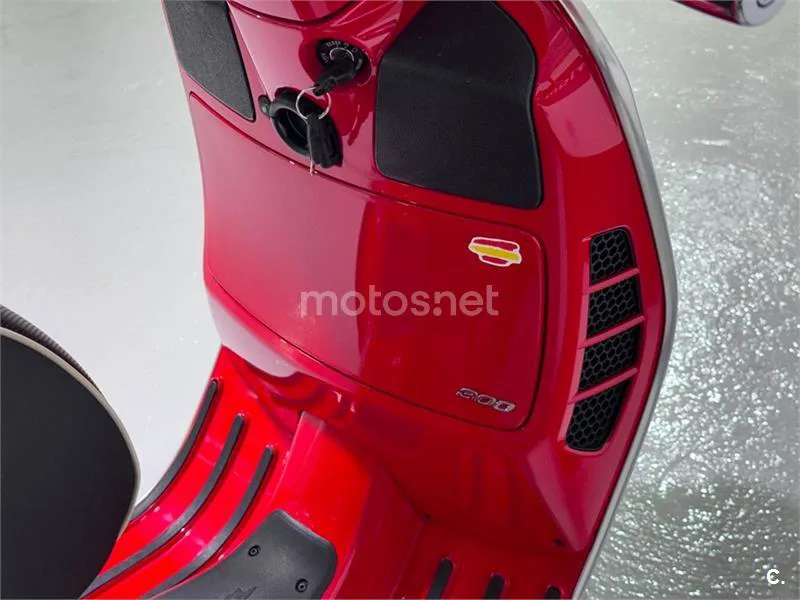 Vespa GTS 300 – Vista 23