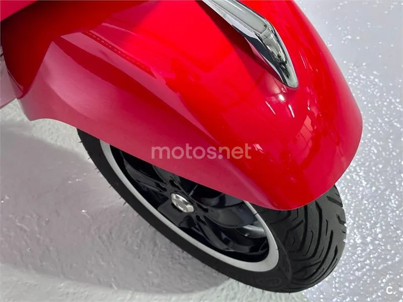 Vespa GTS 300 – Vista 24