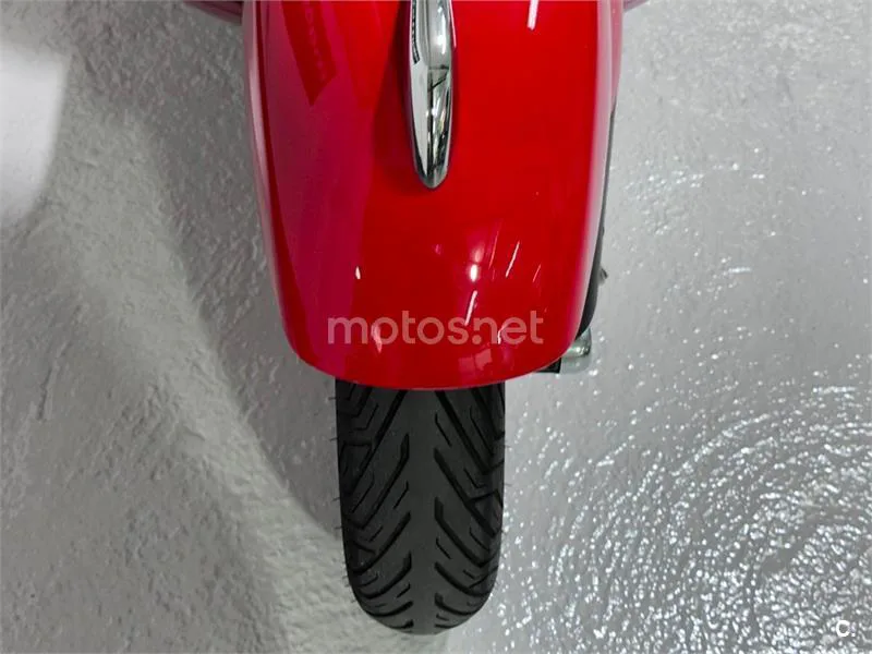 Vespa GTS 300 – Vista 25