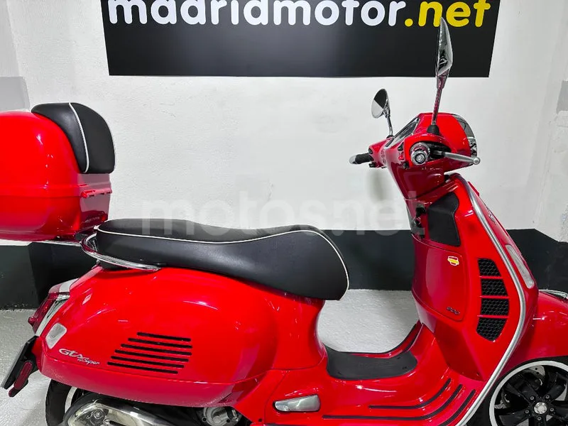 Vespa GTS 300 - Vista 37