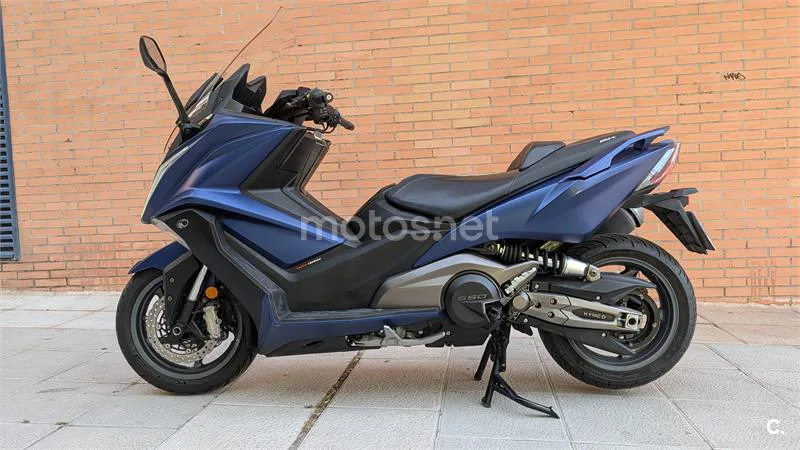 Kymco AK 550 – Vista 7
