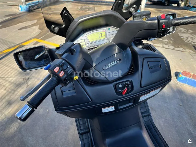 Suzuki Burgman 650 Executive – Vista 6